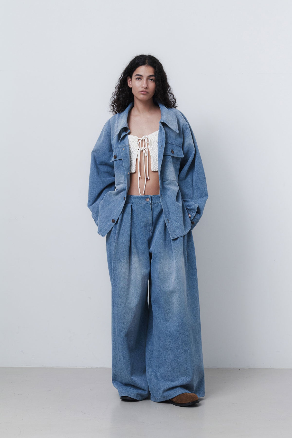 WIDE TUCK DENIM - WASHED BLUE