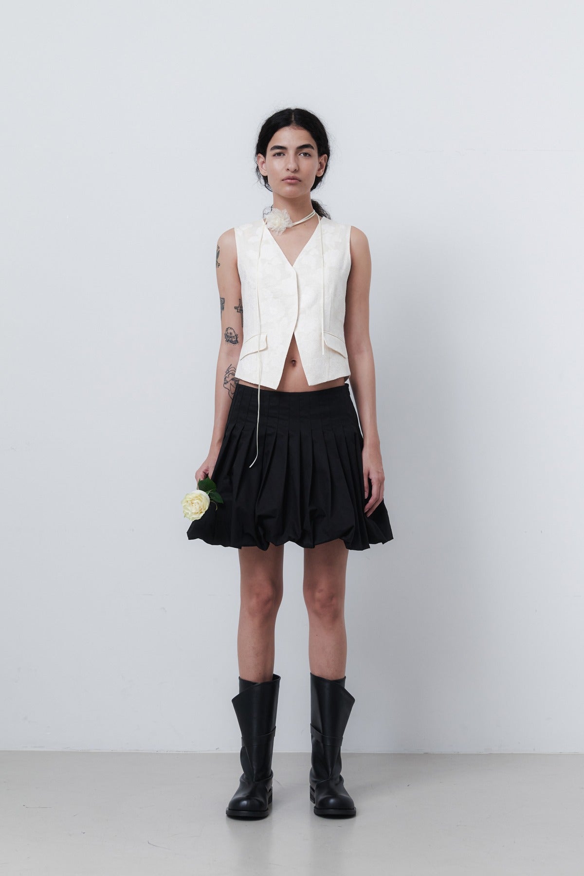 PLEATED SHORT PUFF SKIRT - BLACK