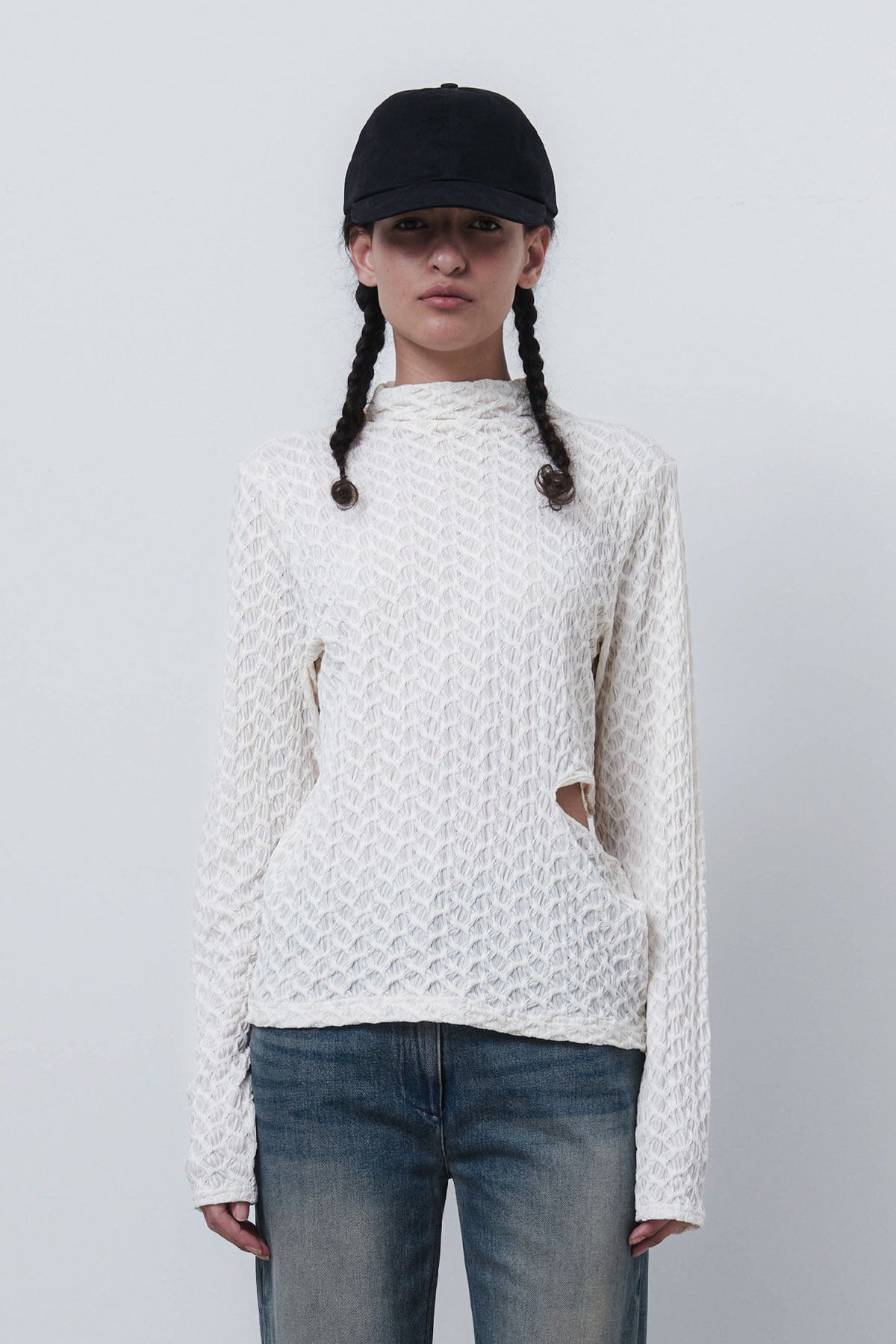 SHELL CUT OUT T - CREAM