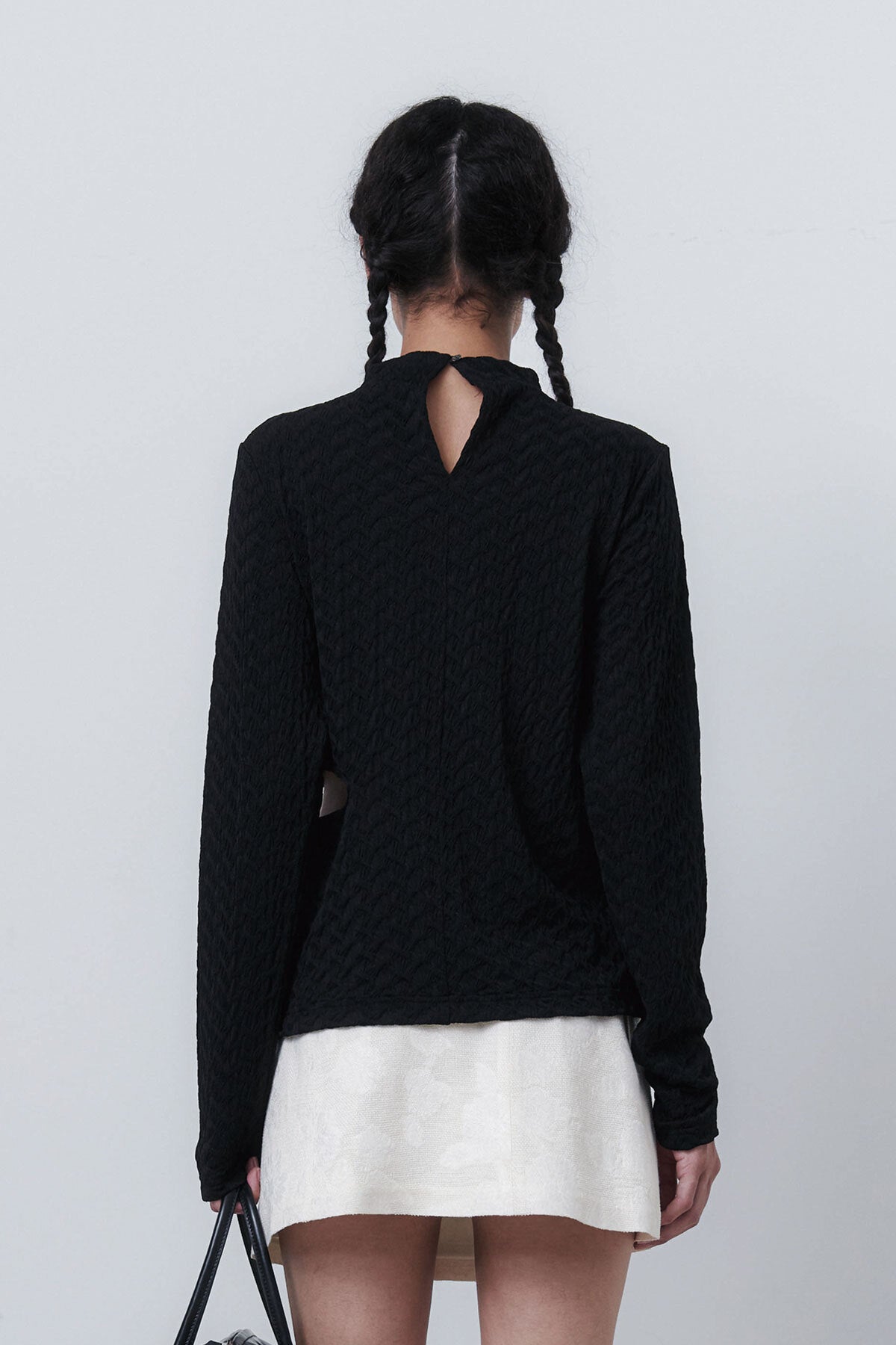 SHELL CUT OUT T - BLACK