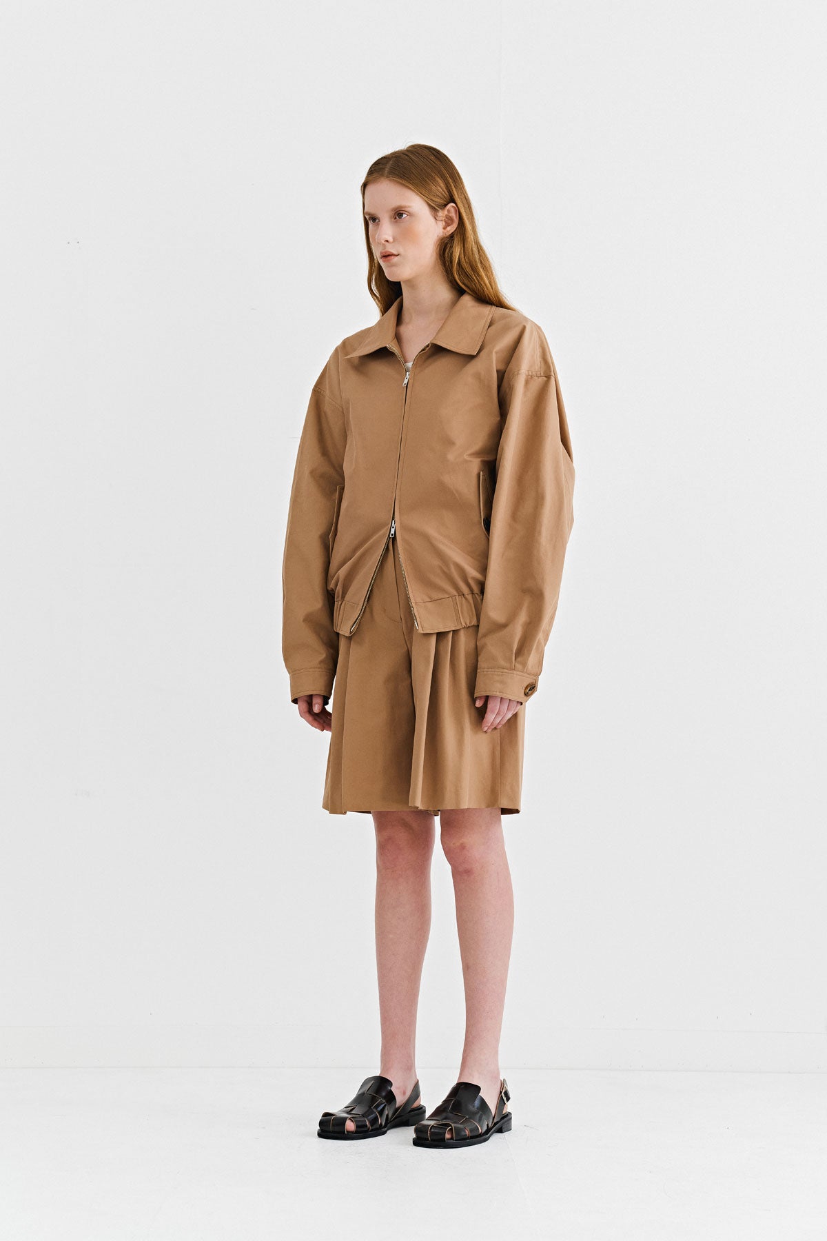 FLARE BACK FLAP JACKET - BEIGE