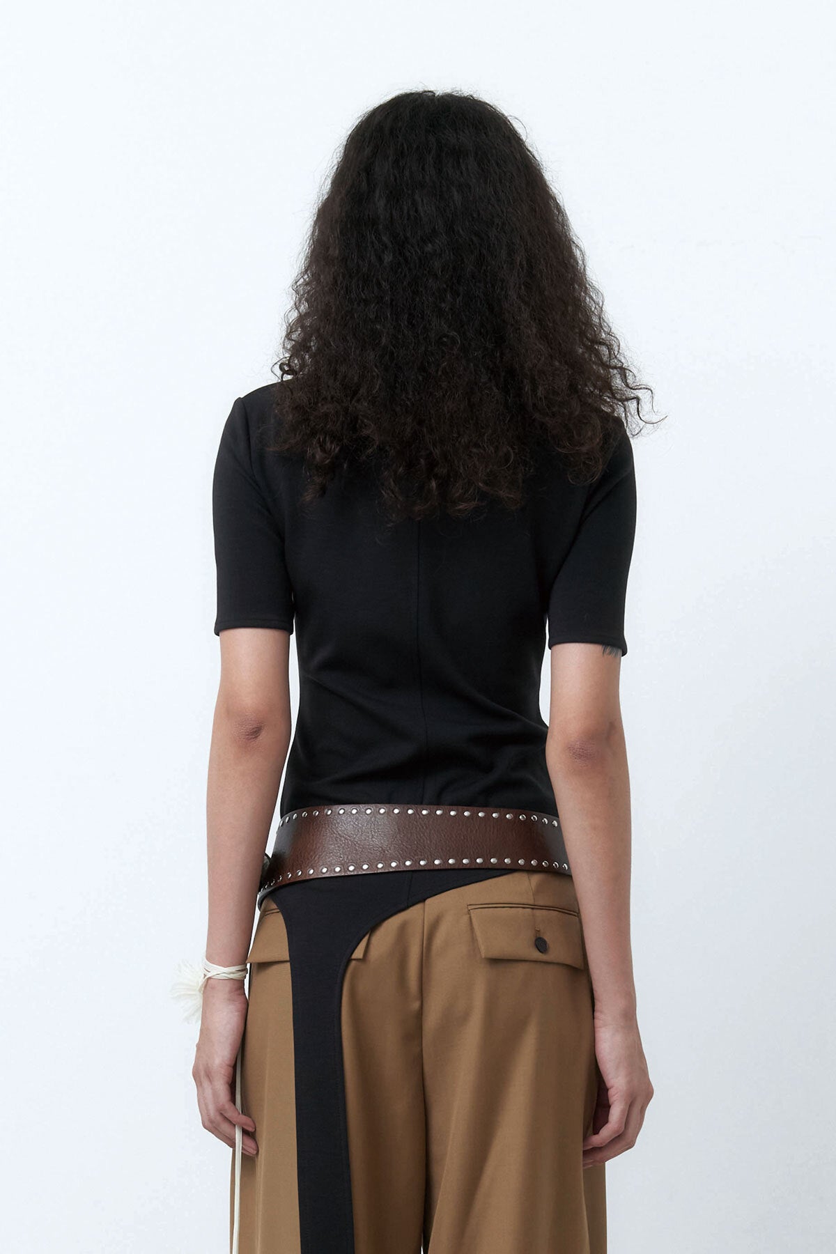 TAIL T (BLACK / WHITE)