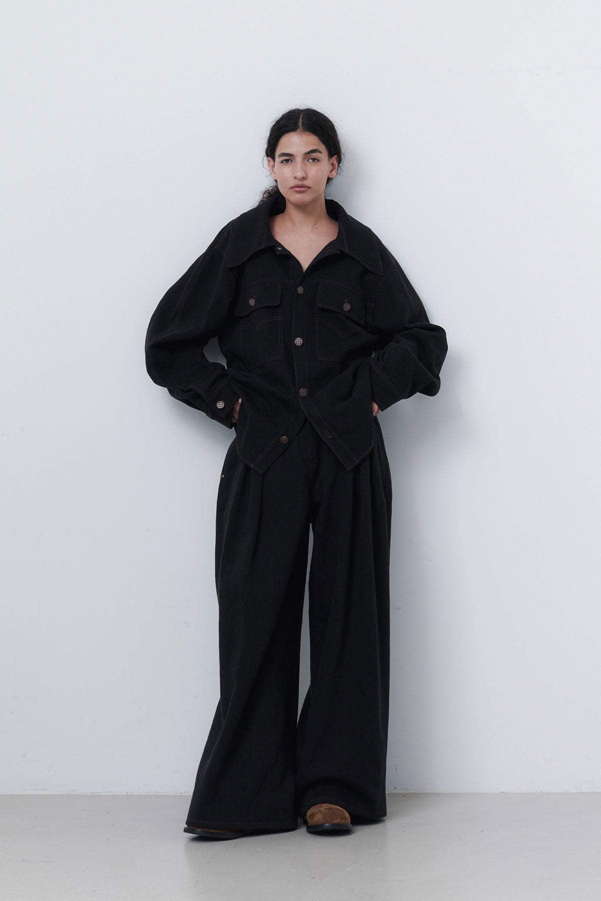 WIDE TUCK DENIM - BLACK