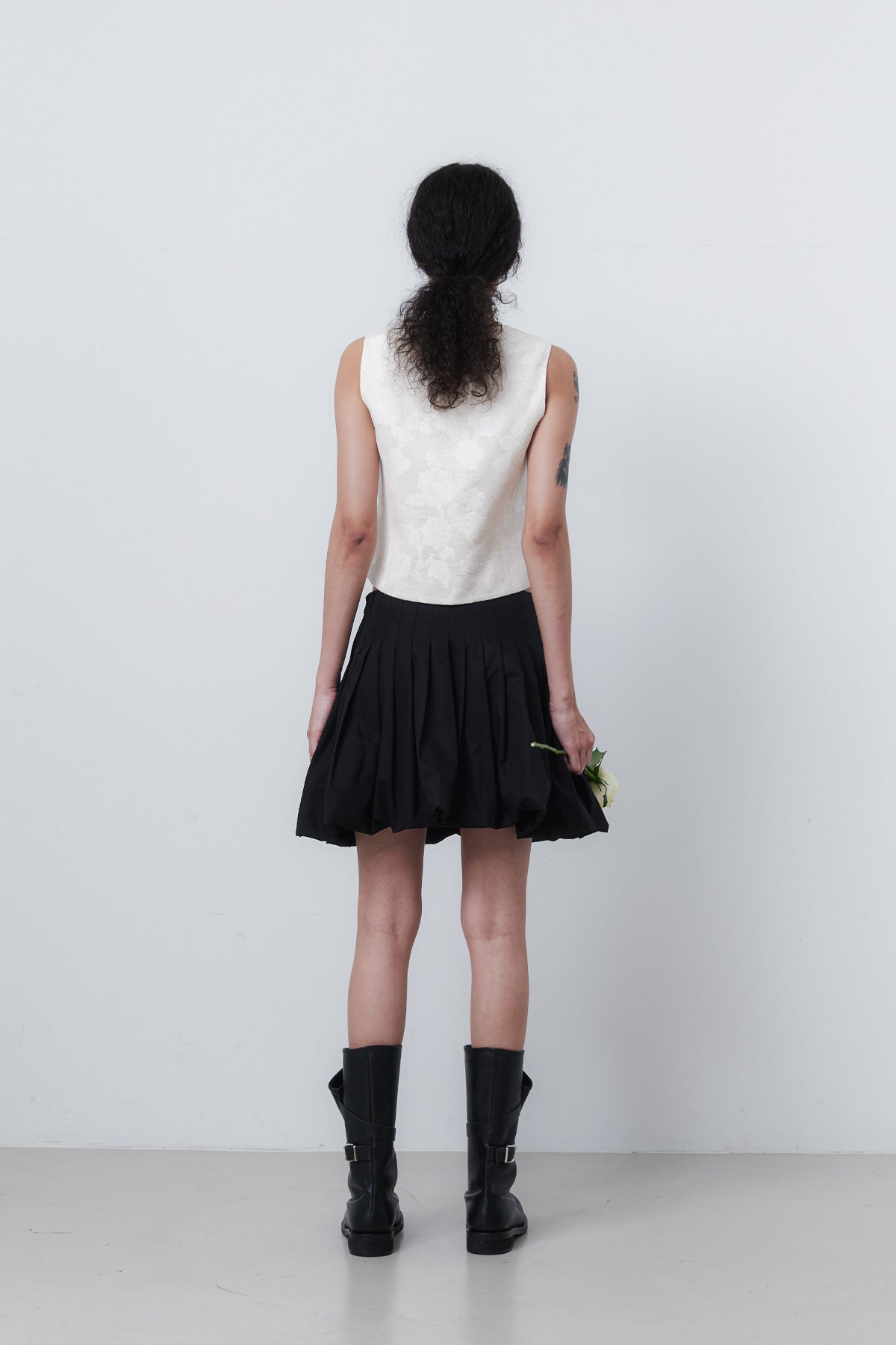 PLEATED SHORT PUFF SKIRT - BLACK