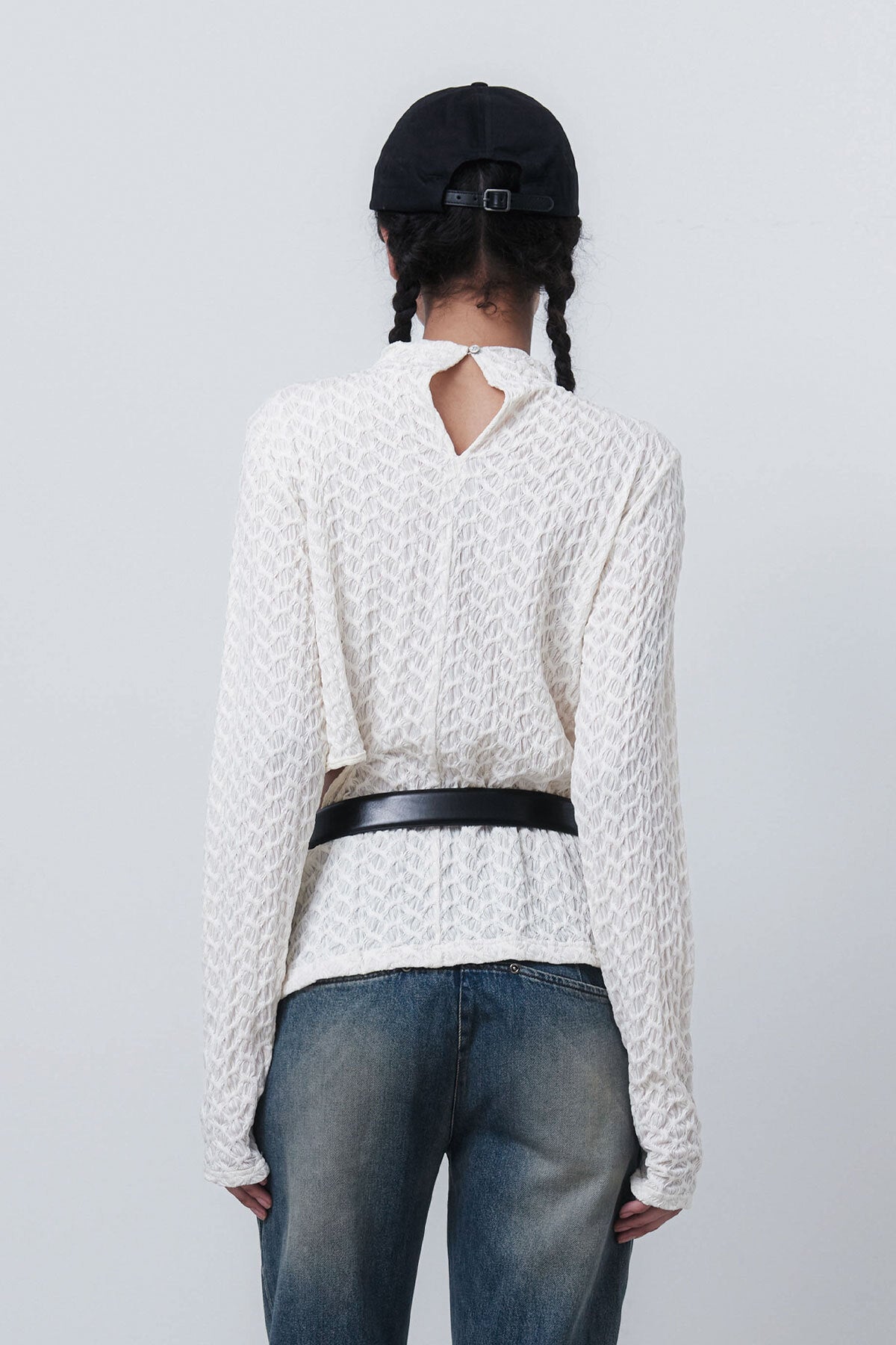 SHELL CUT OUT T - CREAM