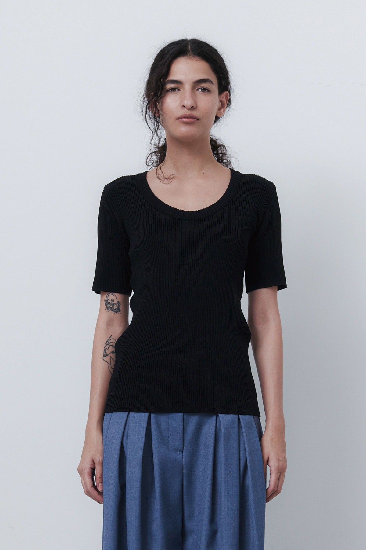 ROUND NECK KNIT (4COLORS)