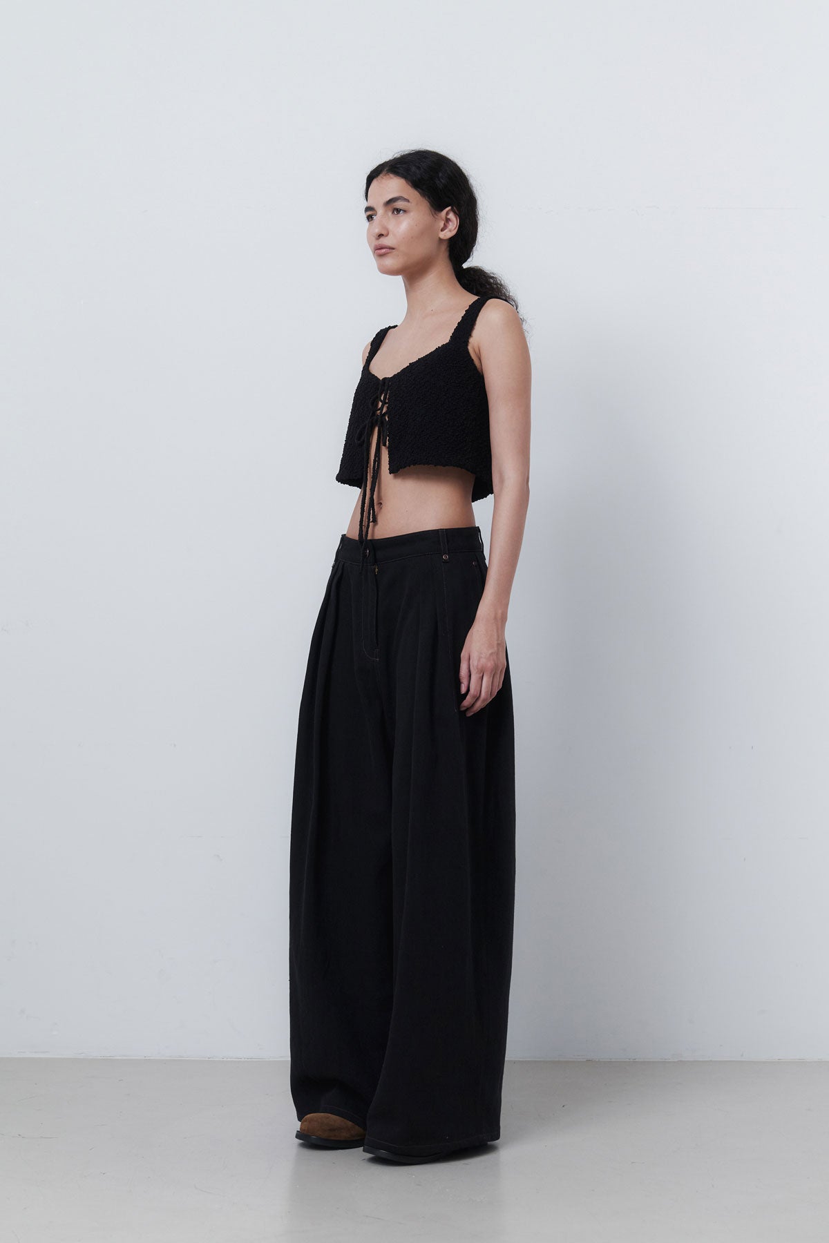 WIDE TUCK DENIM - BLACK