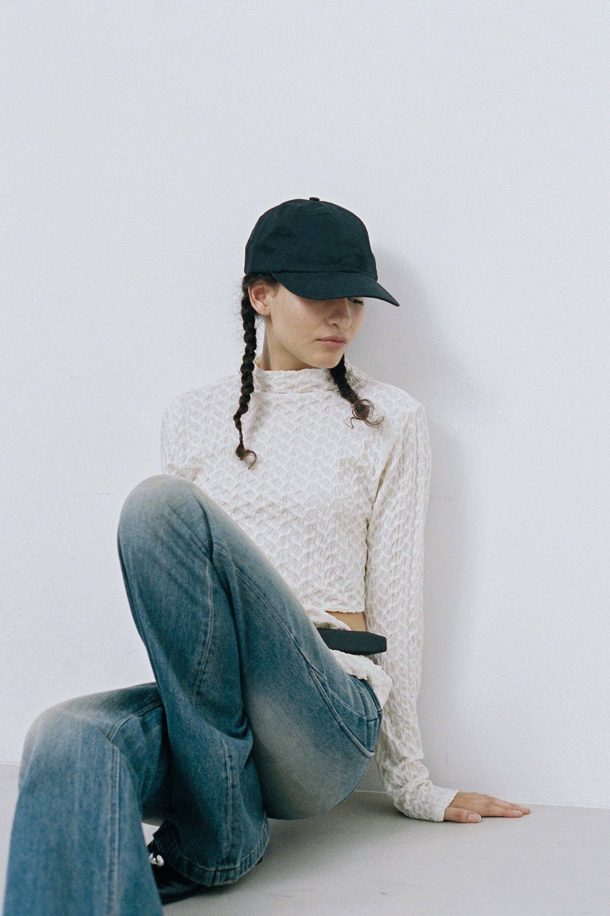 SHELL CUT OUT T - CREAM