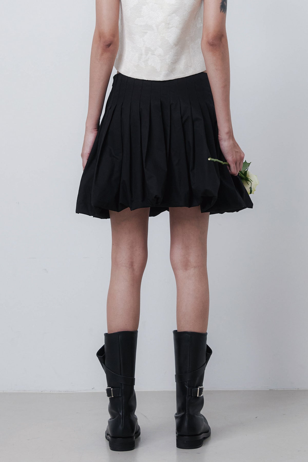 PLEATED SHORT PUFF SKIRT - BLACK