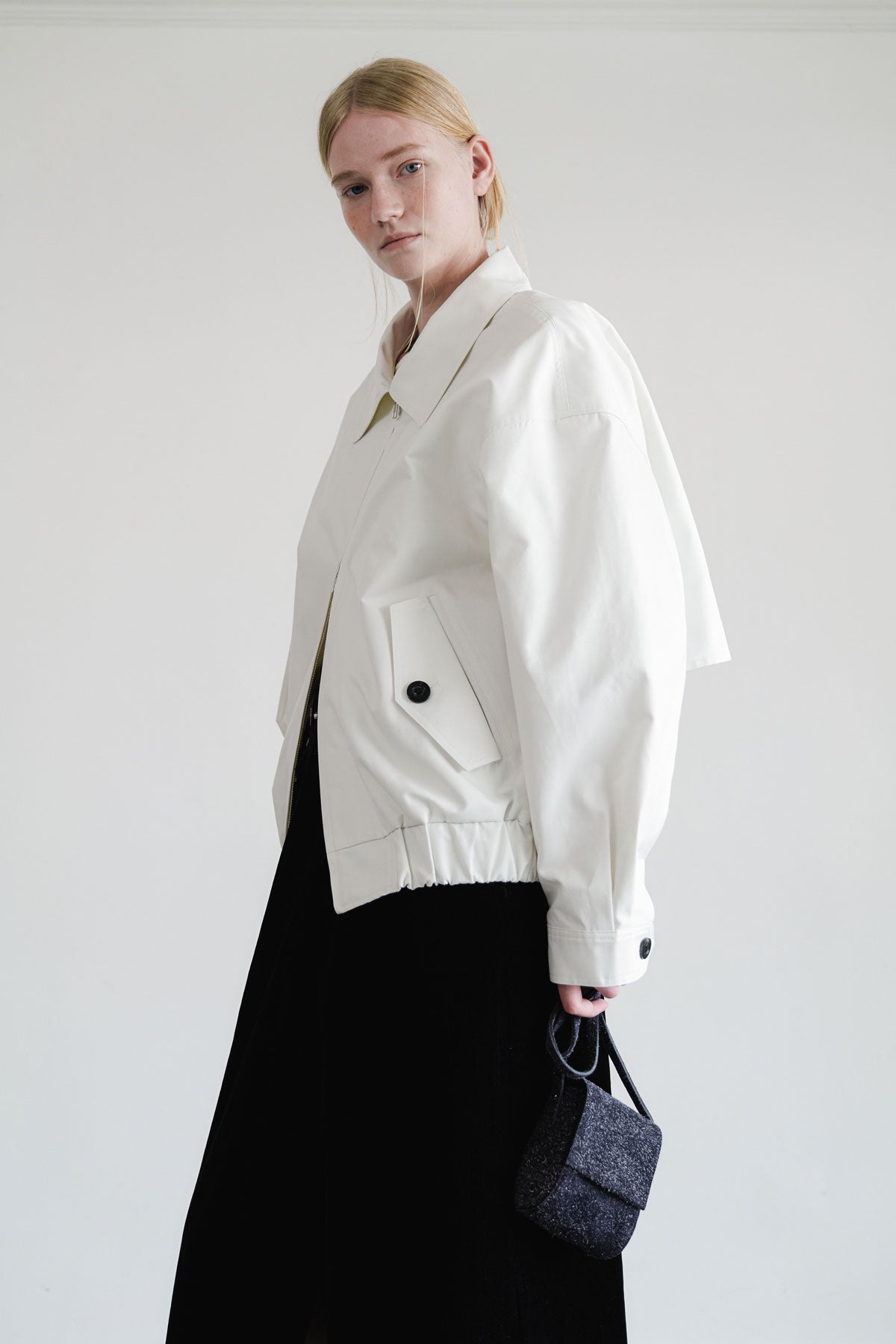 FLARE BACK FLAP JACKET - WHITE