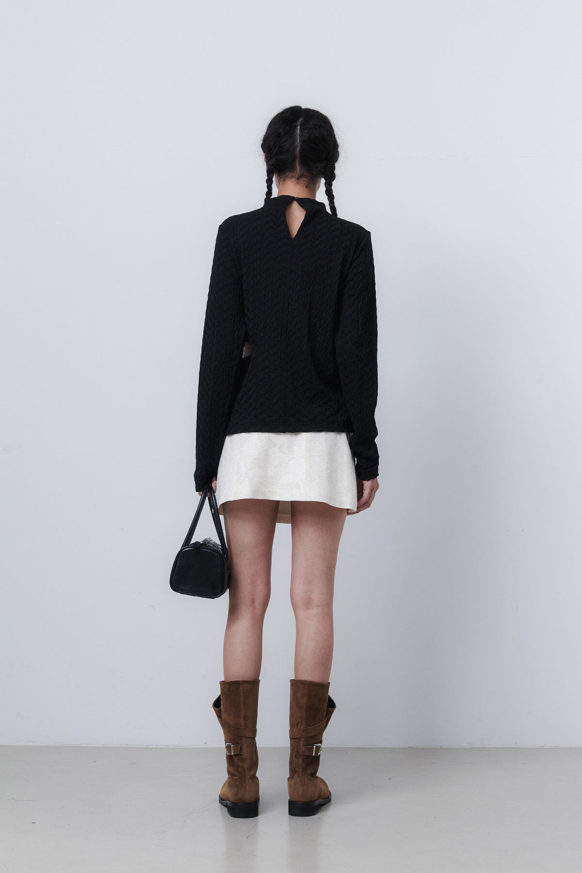 SHELL CUT OUT T - BLACK
