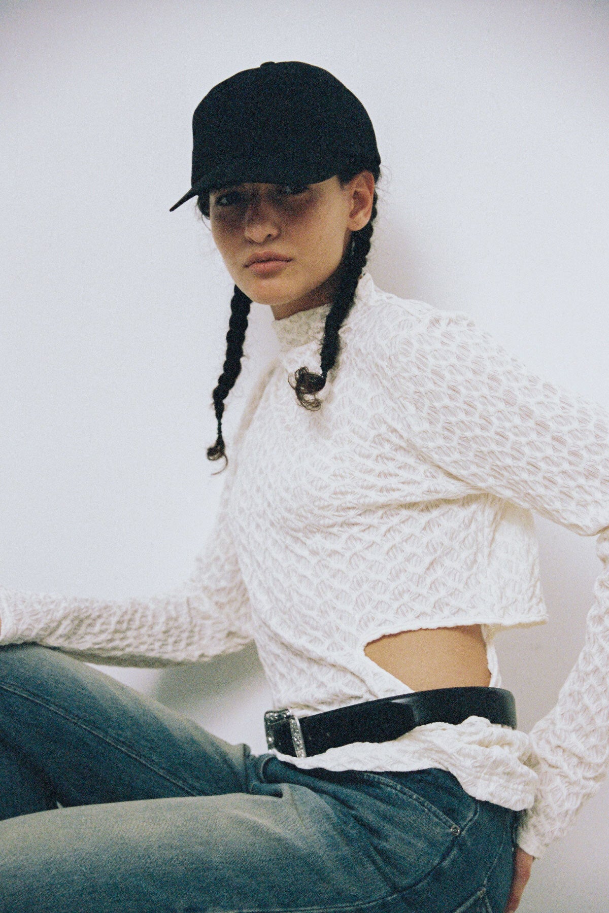 SHELL CUT OUT T - CREAM