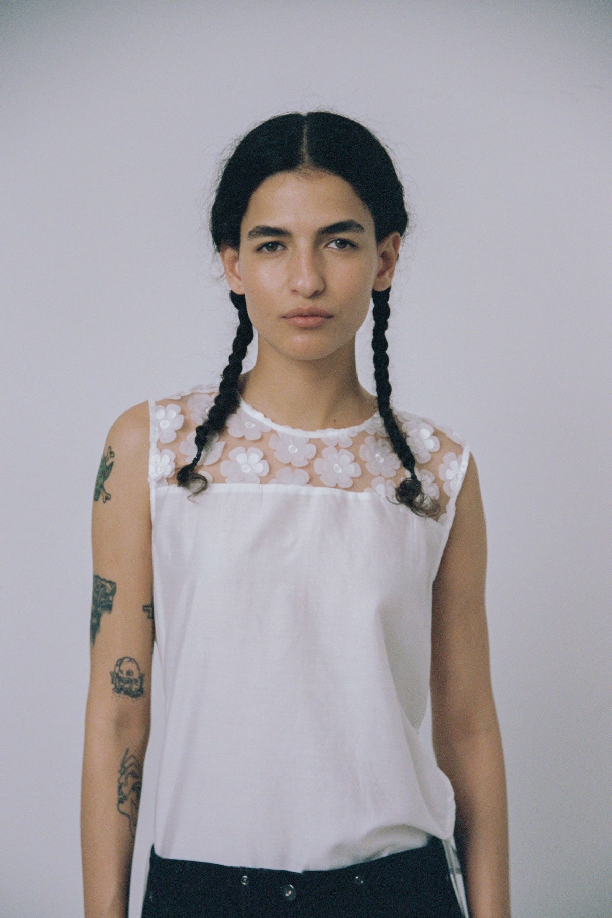 FLOWER VEST - WHITE