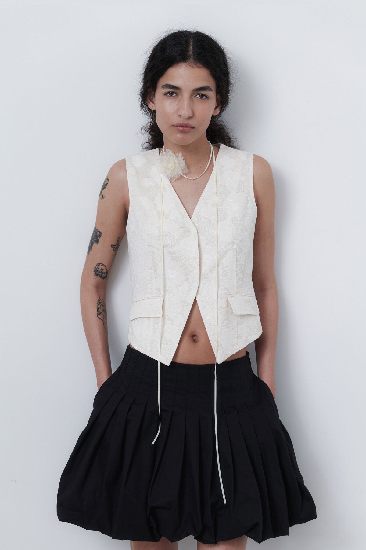PLEATED SHORT PUFF SKIRT - BLACK