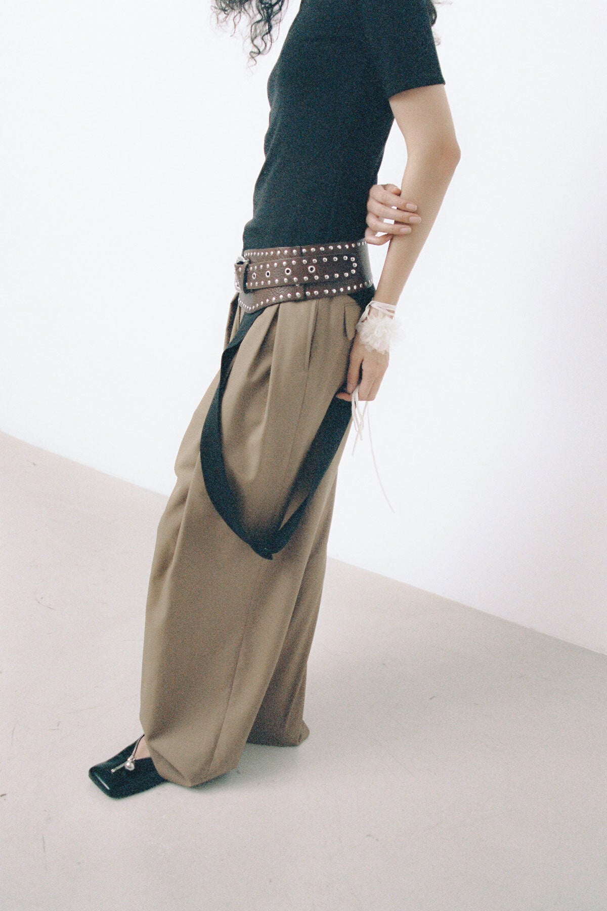 TAIL T (BLACK / WHITE)