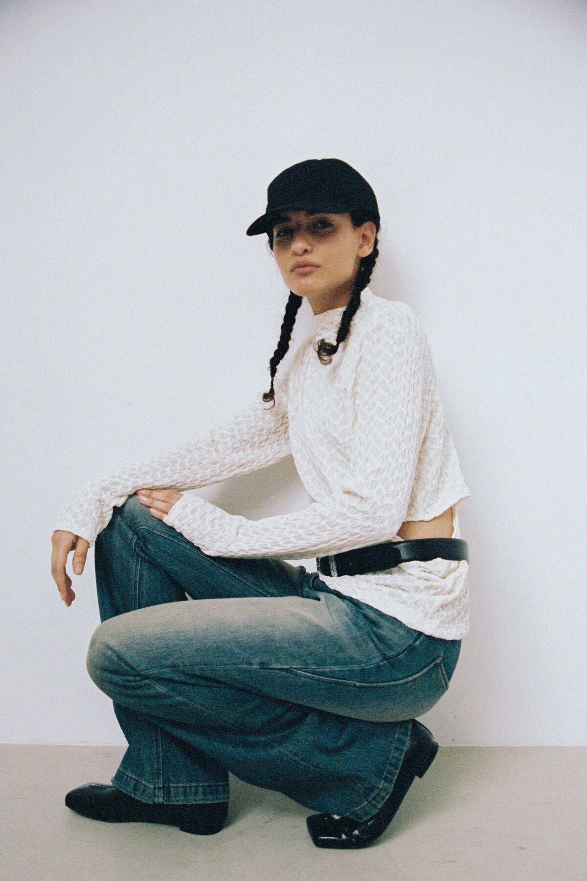 SHELL CUT OUT T - CREAM