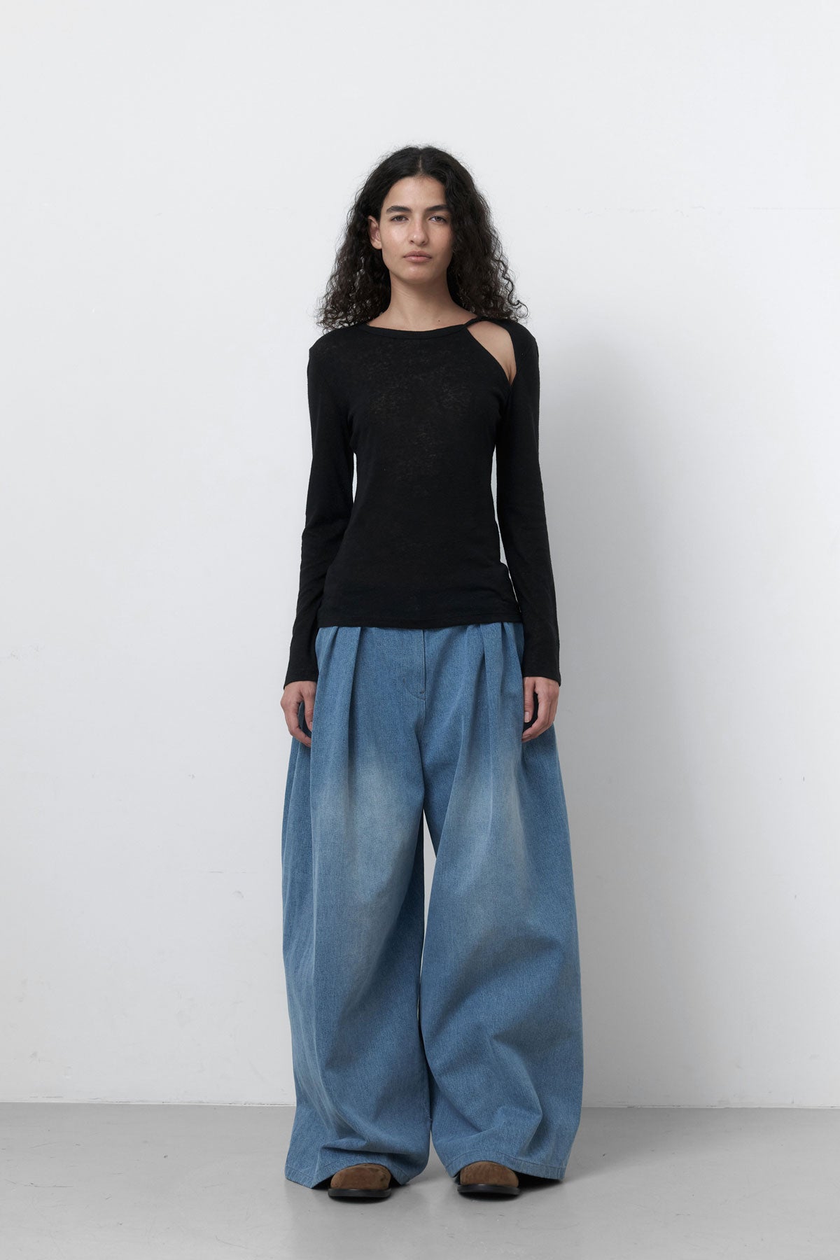 WIDE TUCK DENIM - WASHED BLUE