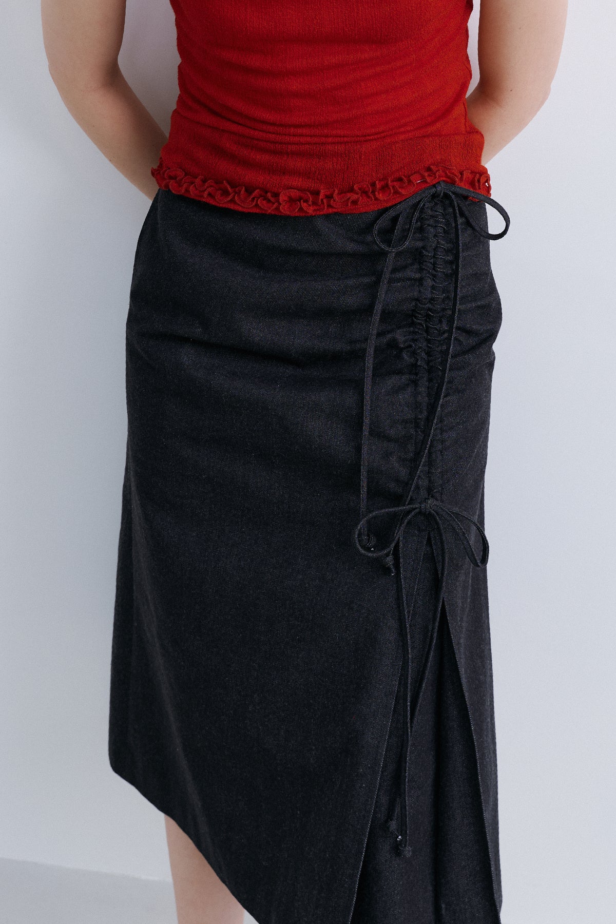 RIBBON SHIRRING SKIRT - BLACK