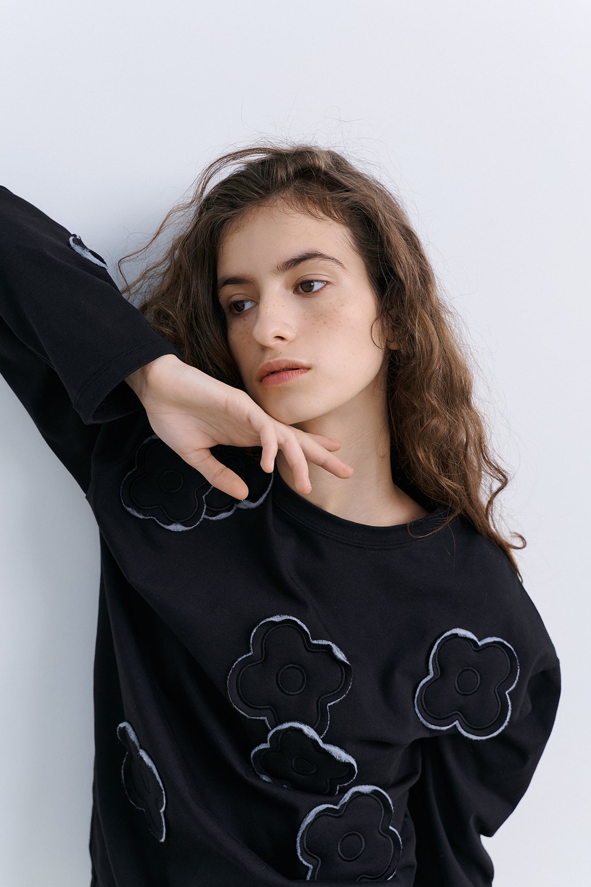 CUSION APLIQUE TOP - BLACK