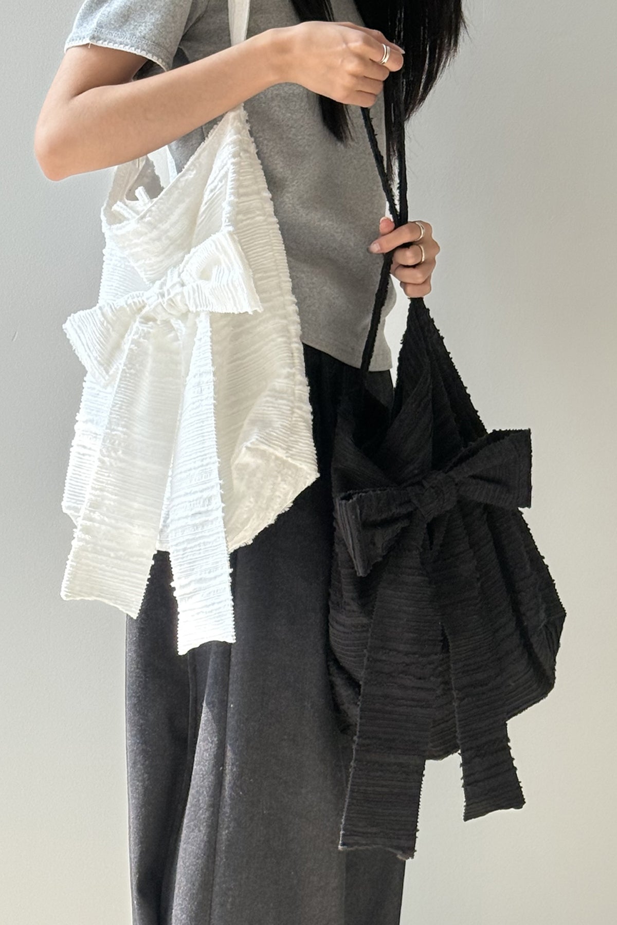 ORIGAMI RIBBON SHOPPER BAG - BLACK