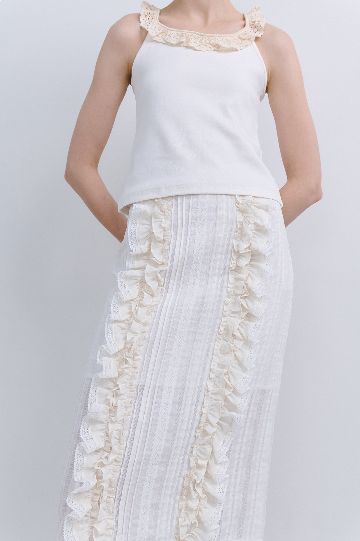 RUFFLE SKIRT - IVORY