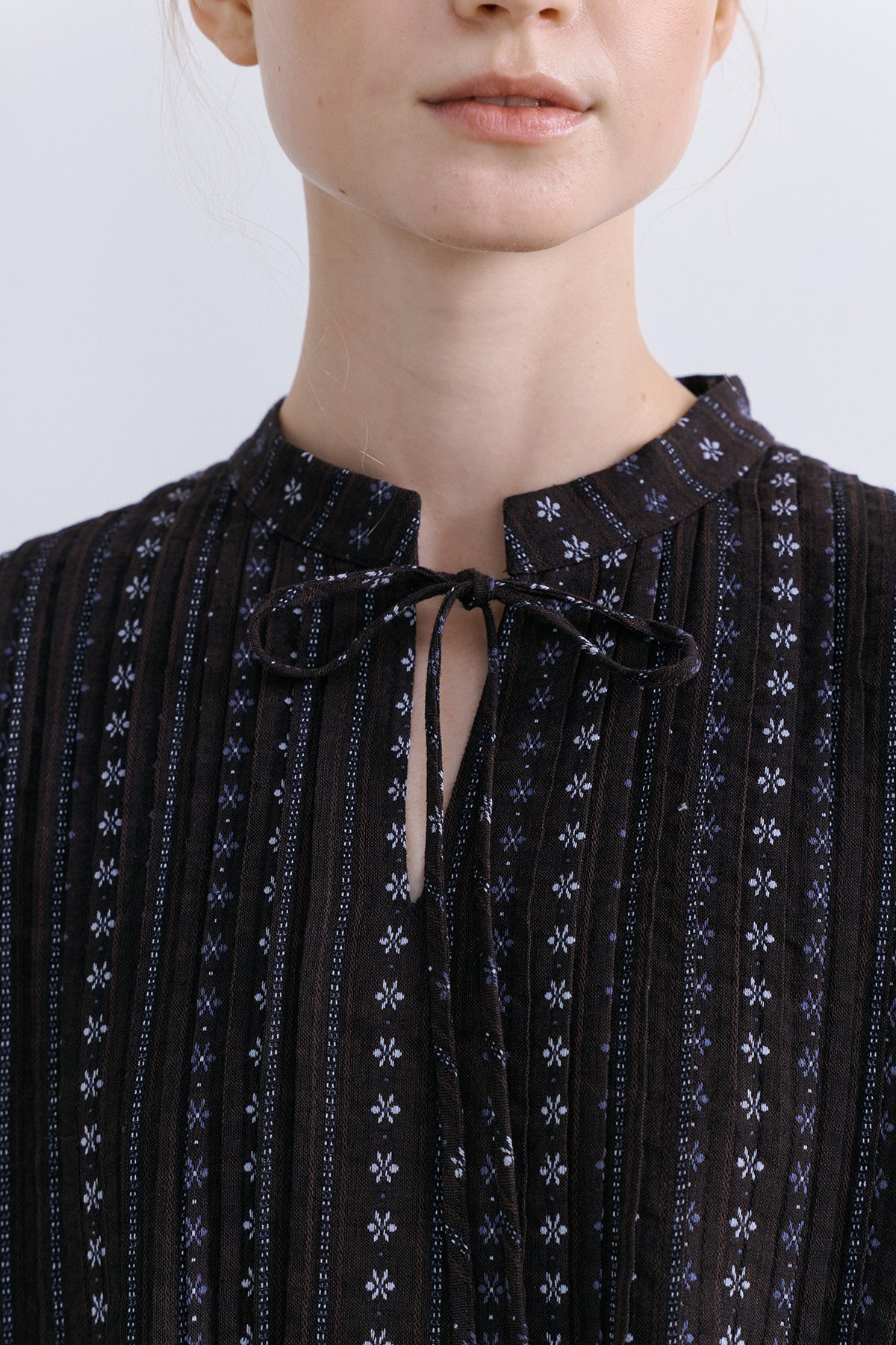 TUCKING BLOUSE - FLOWER BROWN