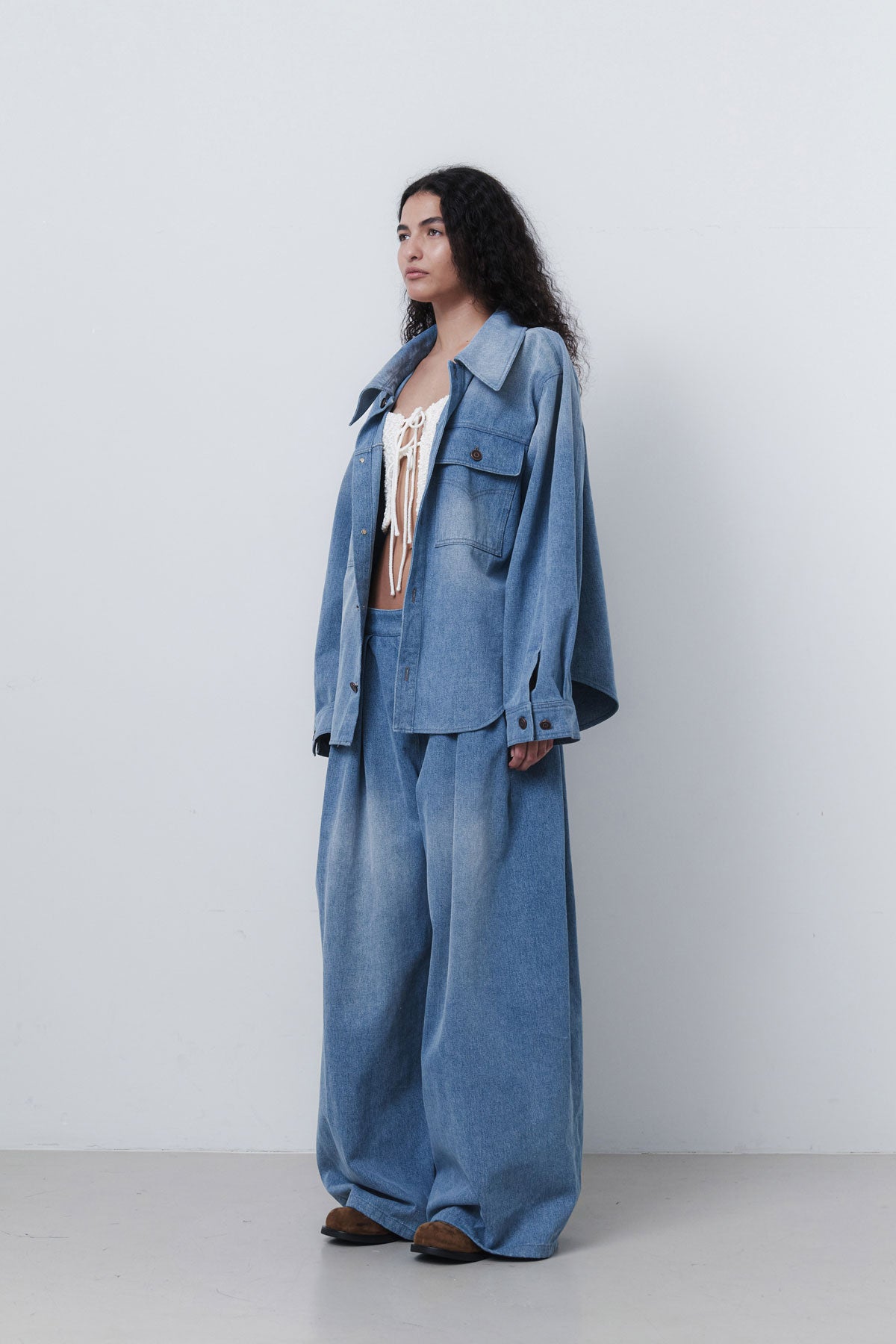 WIDE TUCK DENIM - WASHED BLUE