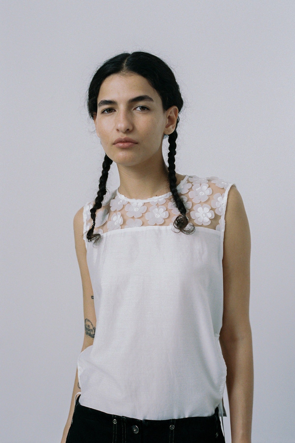 FLOWER VEST - WHITE