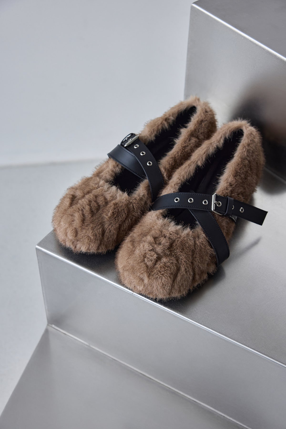 STRAP TOE FLAT - KNITTED FUR