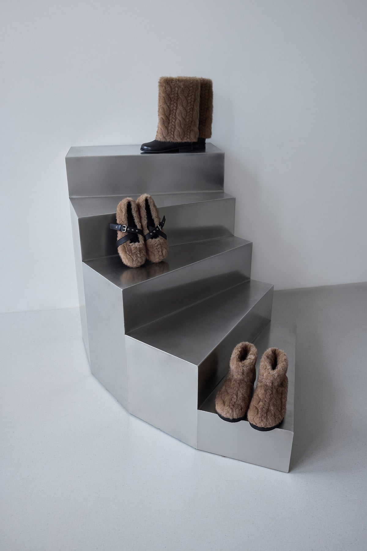 STRAP TOE FLAT - KNITTED FUR