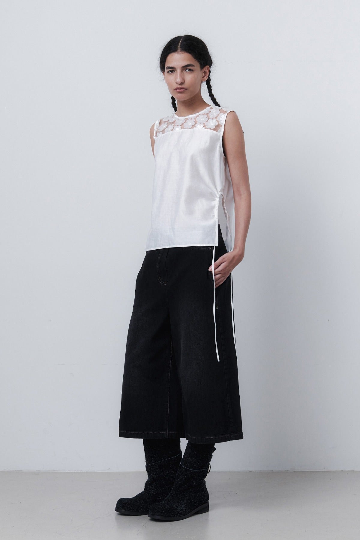 FLOWER VEST - WHITE