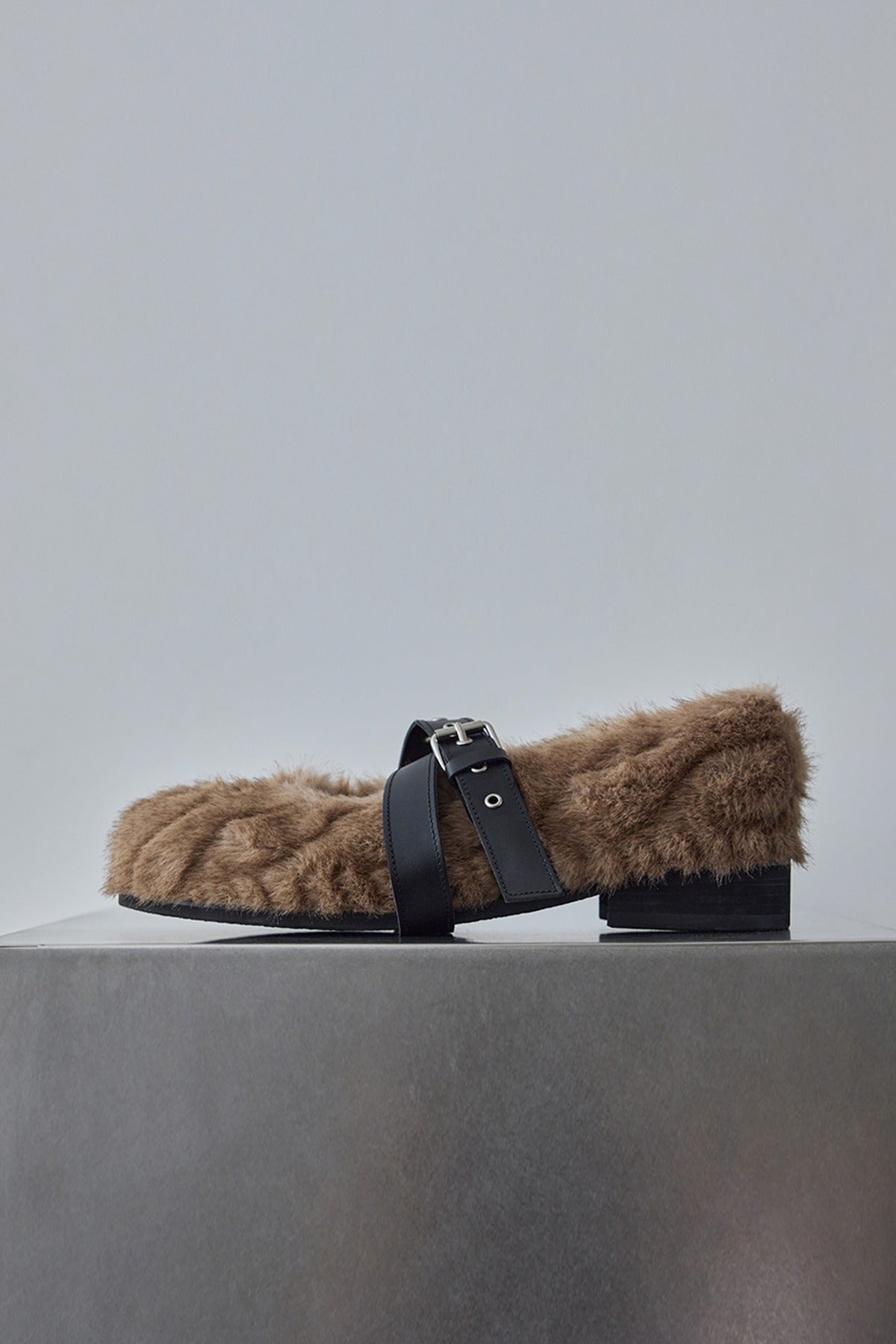 STRAP TOE FLAT - KNITTED FUR