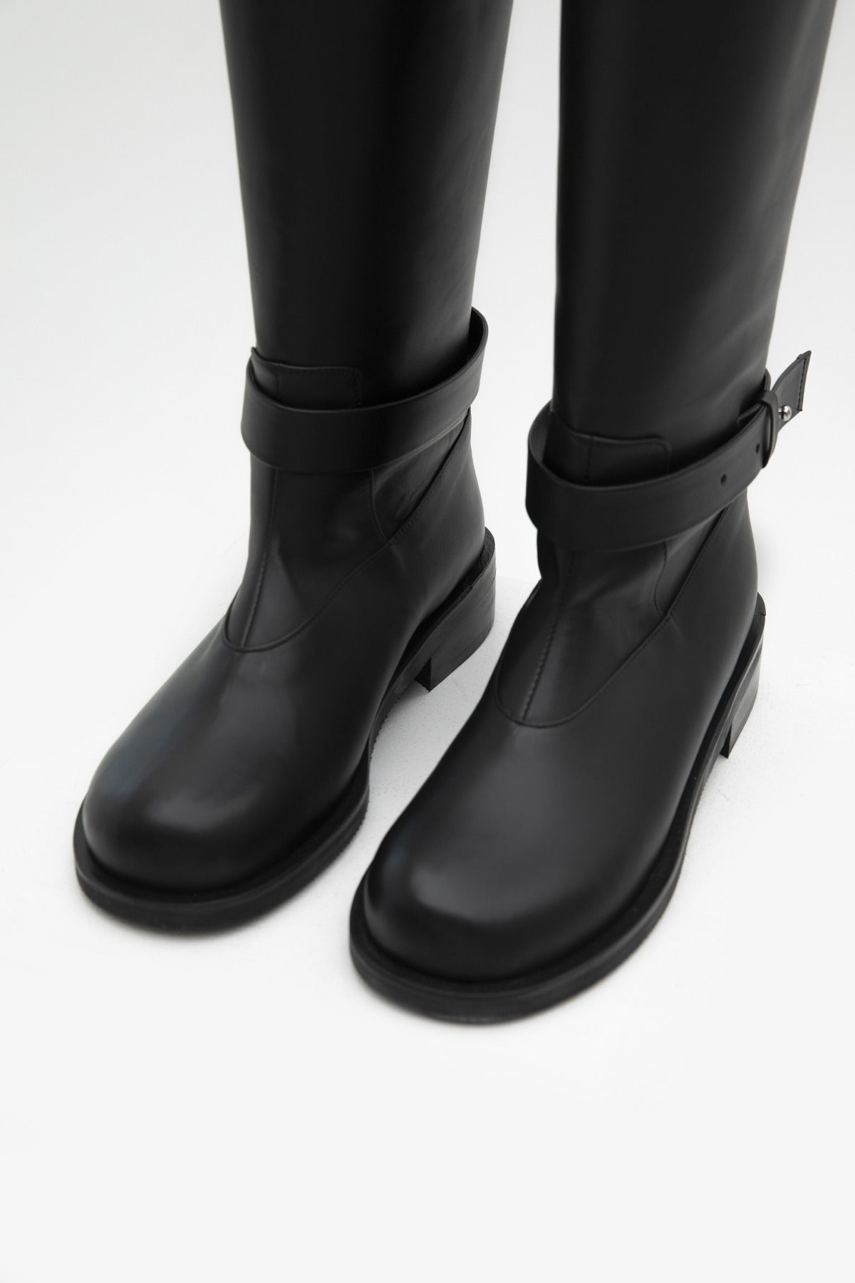 BELTED ANGT BOOTS LONG (2COLORS)