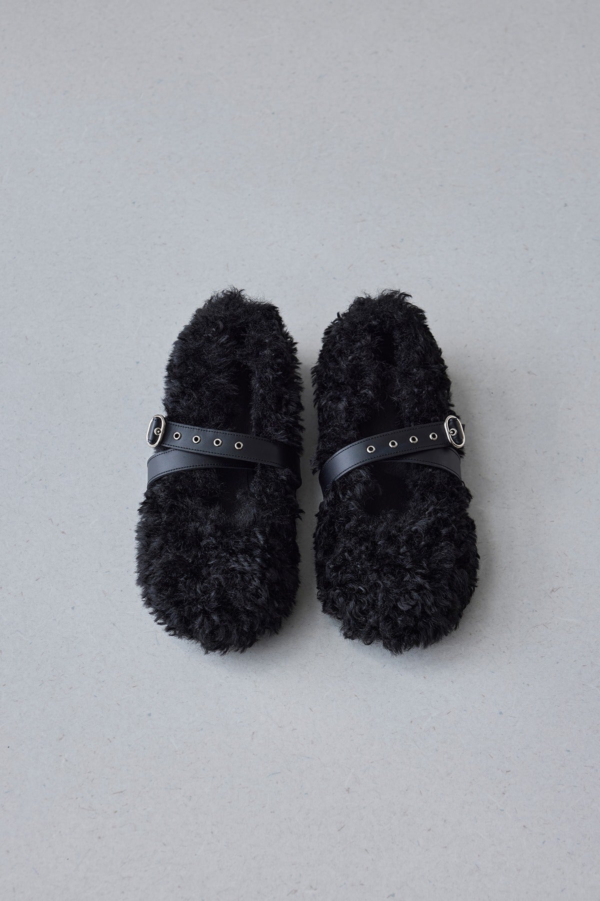 STRAP TOE FLAT - BLACK