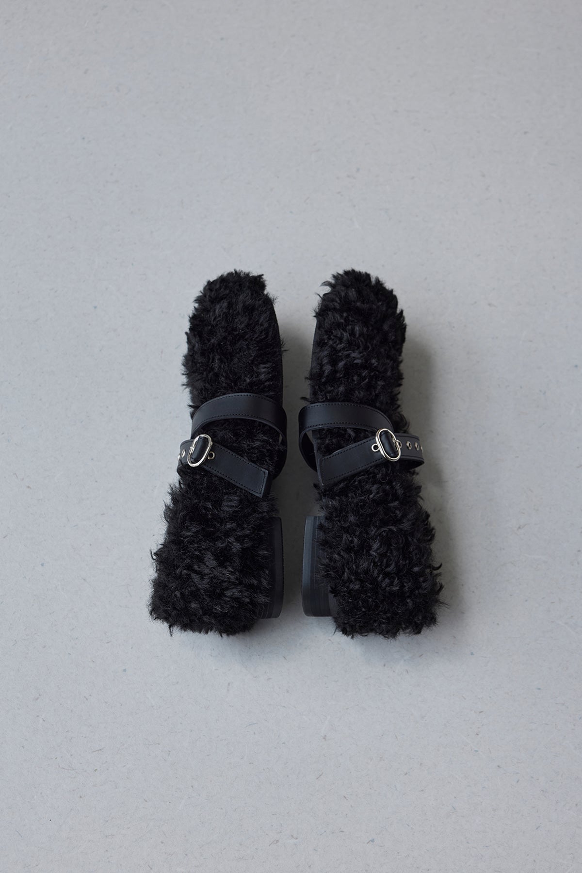 STRAP TOE FLAT - BLACK
