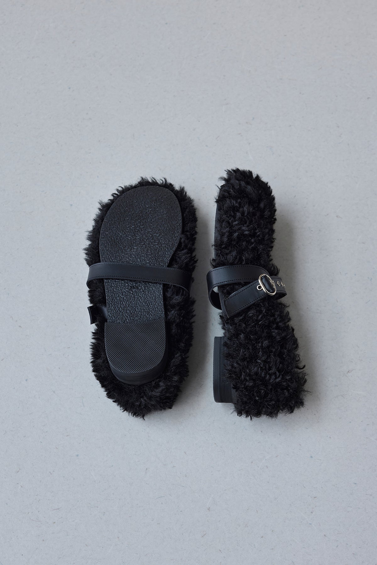 STRAP TOE FLAT - BLACK