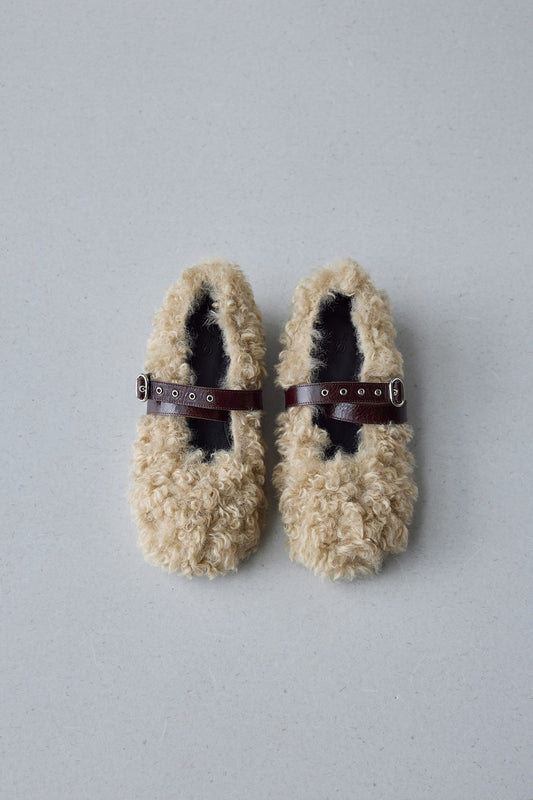 STRAP TOE FLAT - BEIGE SHEEP
