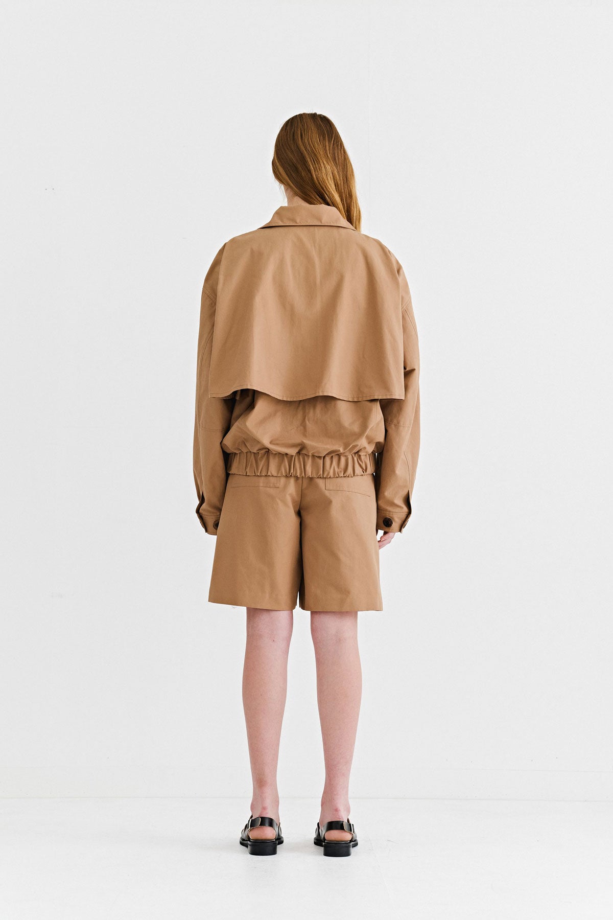 FLARE BACK FLAP JACKET - BEIGE