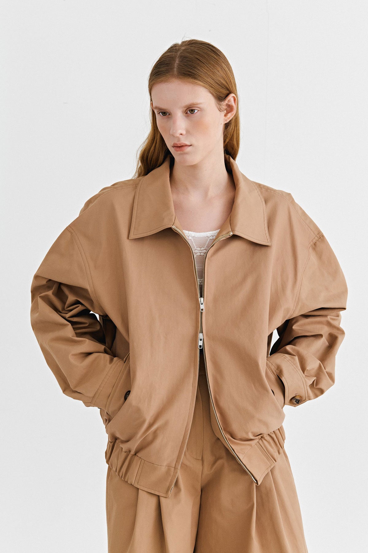 FLARE BACK FLAP JACKET - BEIGE
