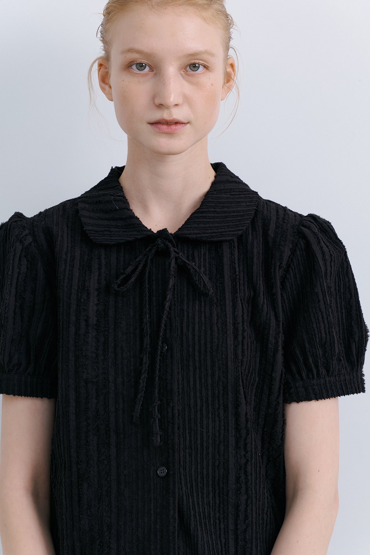 ORIGAMI RIBBON CROP SHIRT - BLACK