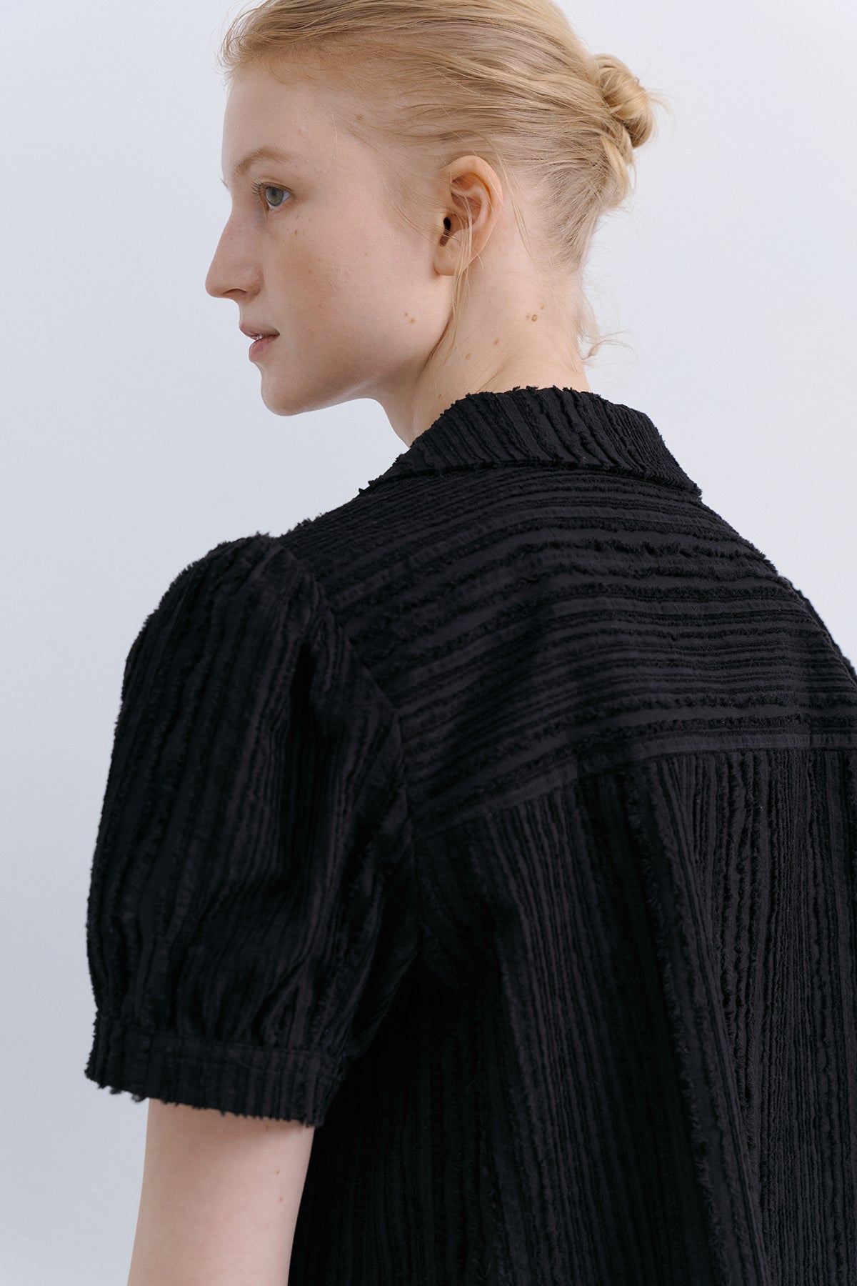 ORIGAMI RIBBON CROP SHIRT - BLACK