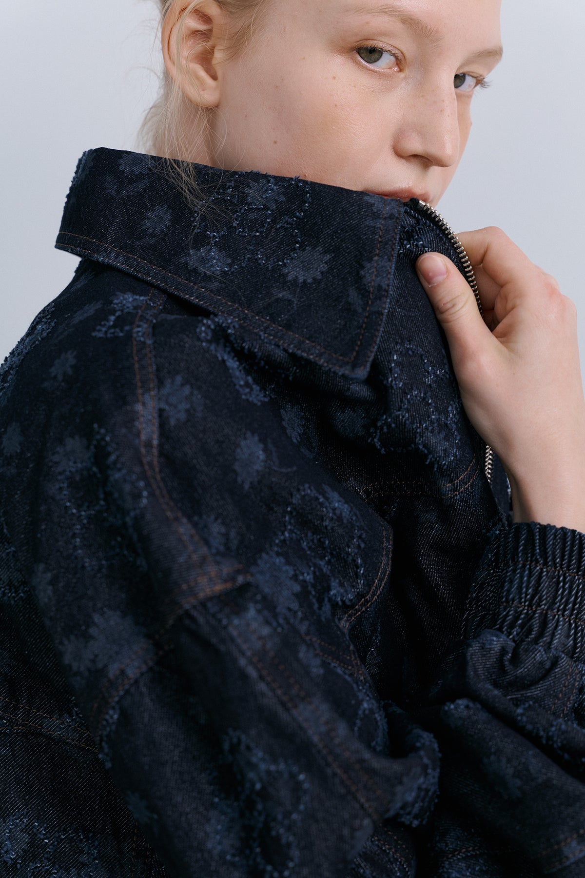 TUNNEL BOMBER - FLOWER DENIM