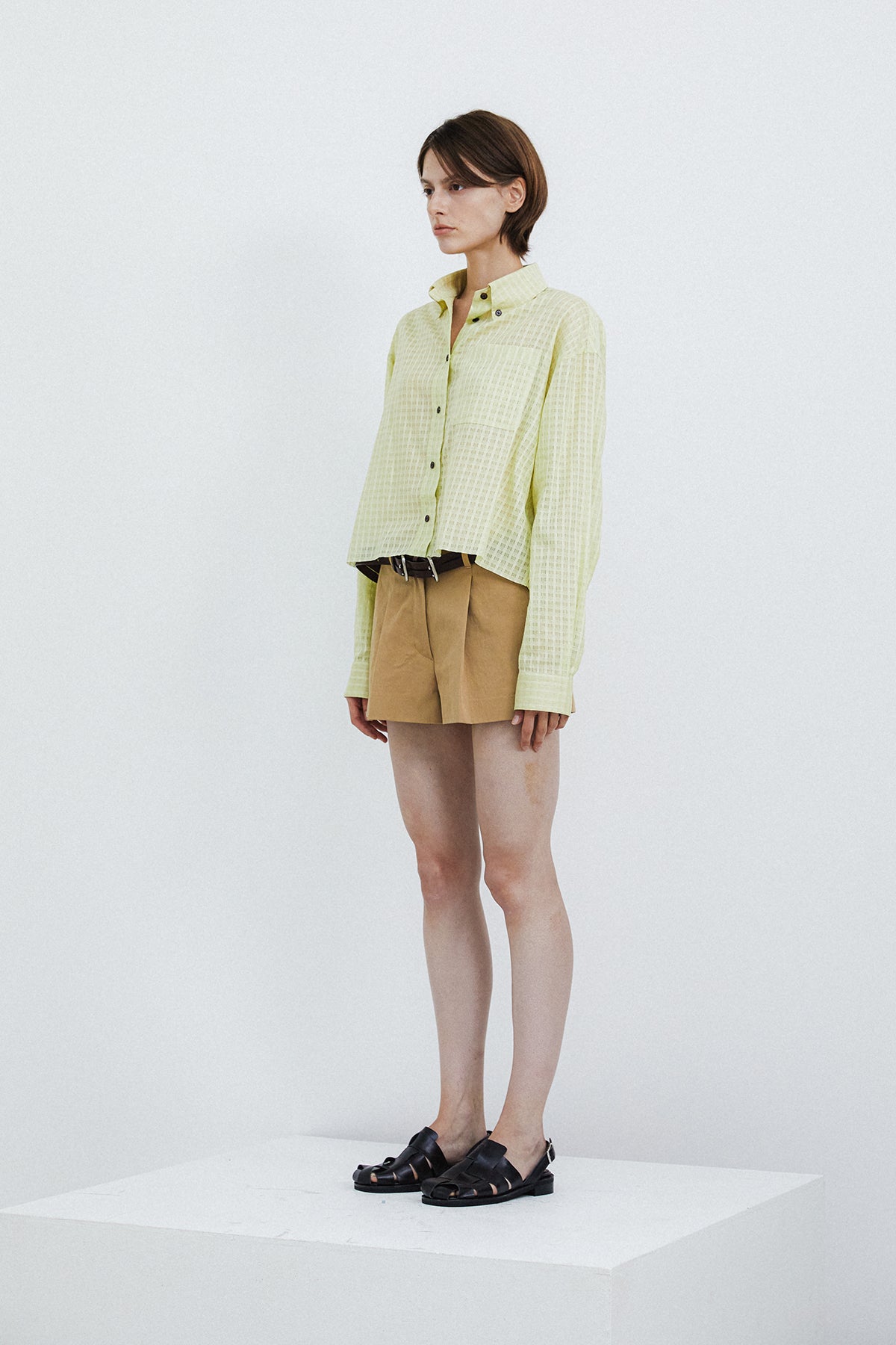 PLEATED SHORT PANTS - AMBER HAZE