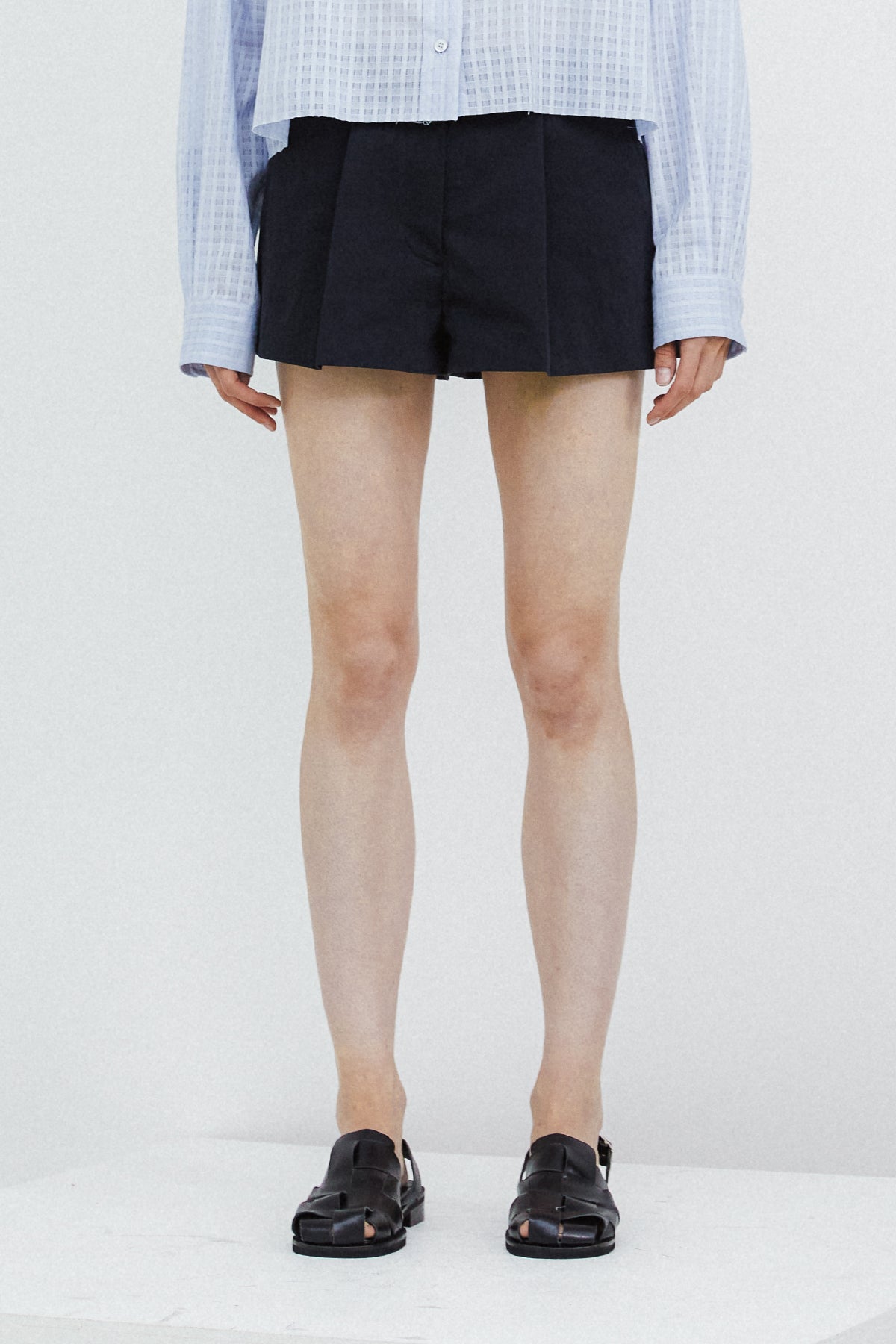 PLEATED SHORT PANTS - NAVY