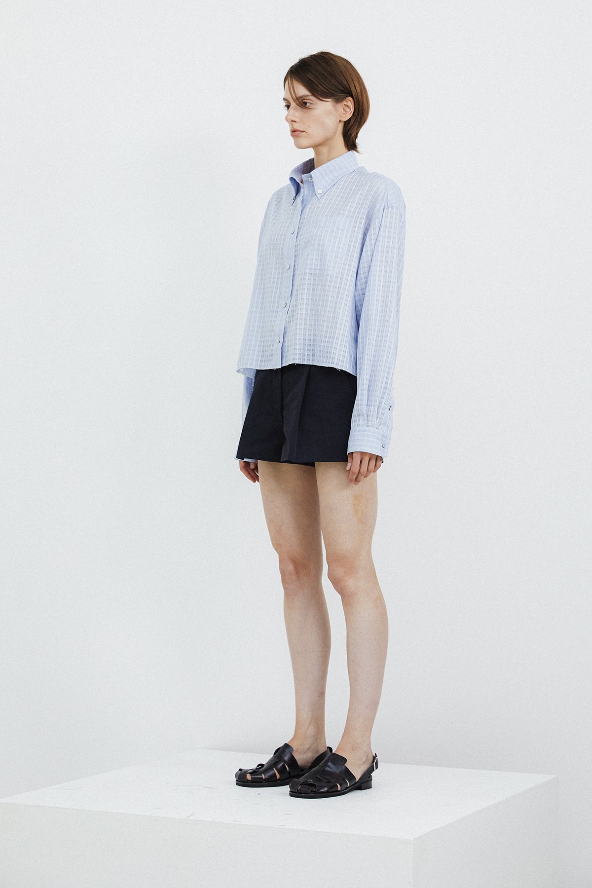 PLEATED SHORT PANTS - NAVY