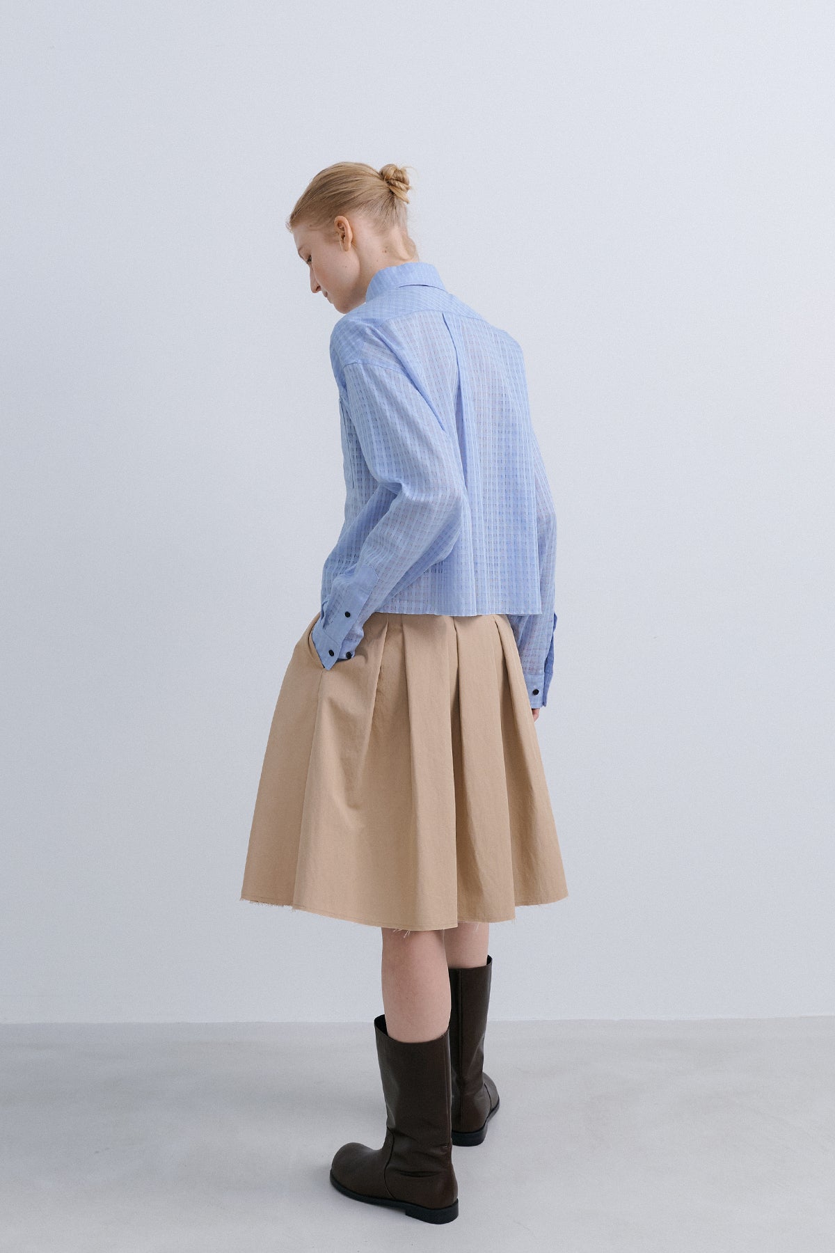 LOW EDGE PLEATED SKIRT - BEIGE