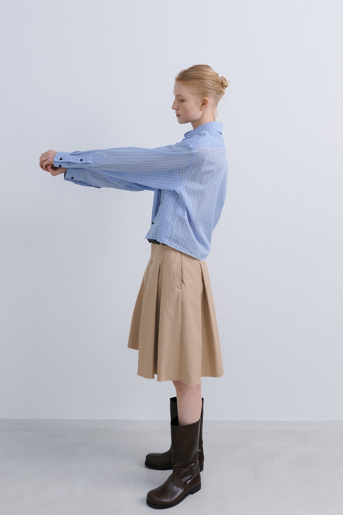 LOW EDGE PLEATED SKIRT - BEIGE