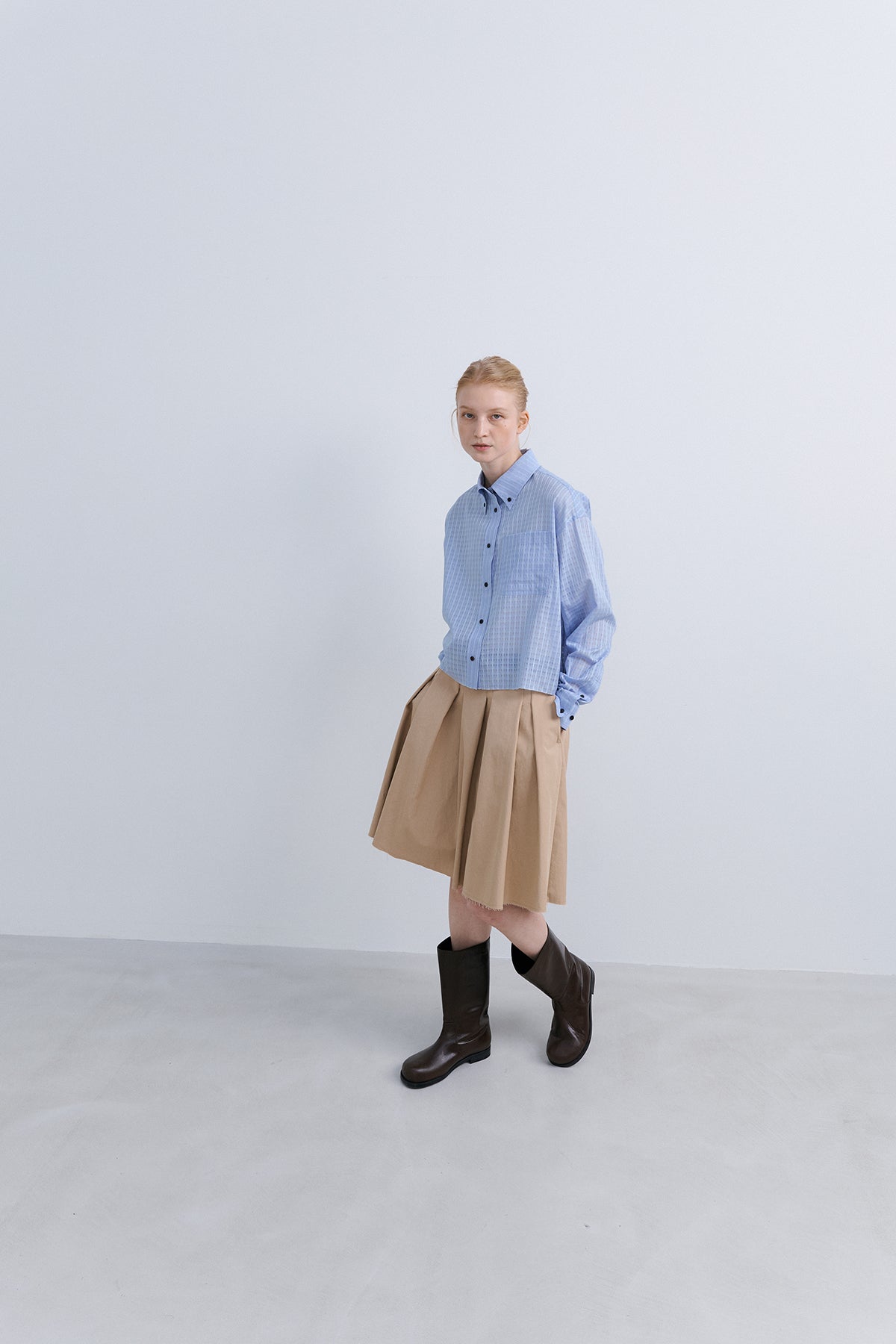 LOW EDGE PLEATED SKIRT - BEIGE