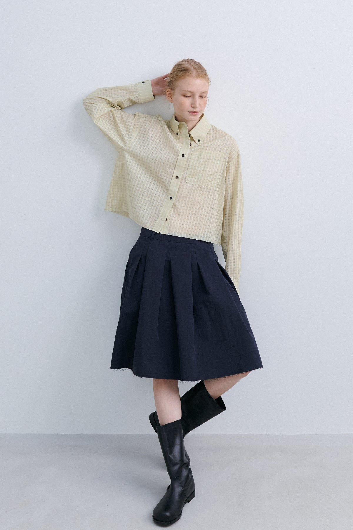 LOW EDGE PLEATED SKIRT - NAVY