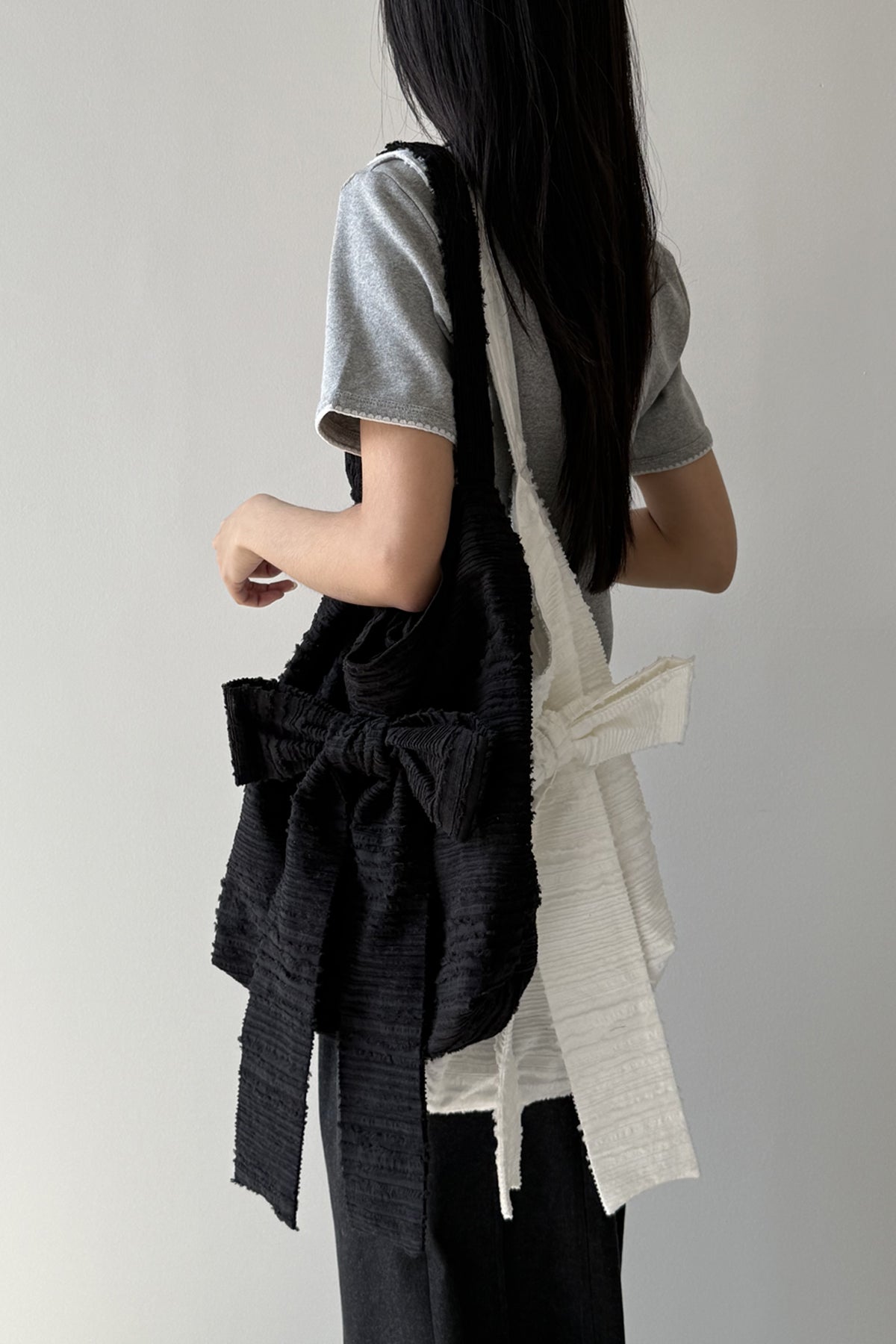 ORIGAMI RIBBON SHOPPER BAG - BLACK